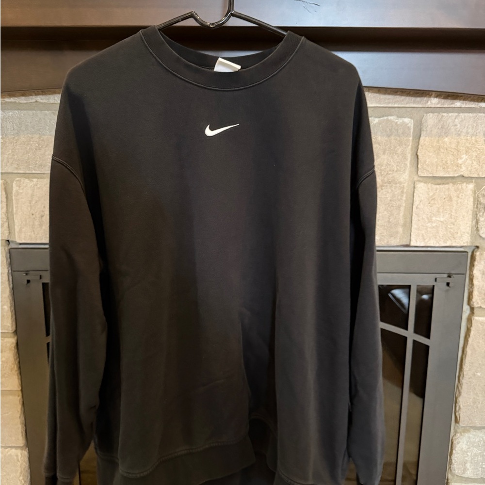 Nike Women’s Black Crewneck Sweatshirt